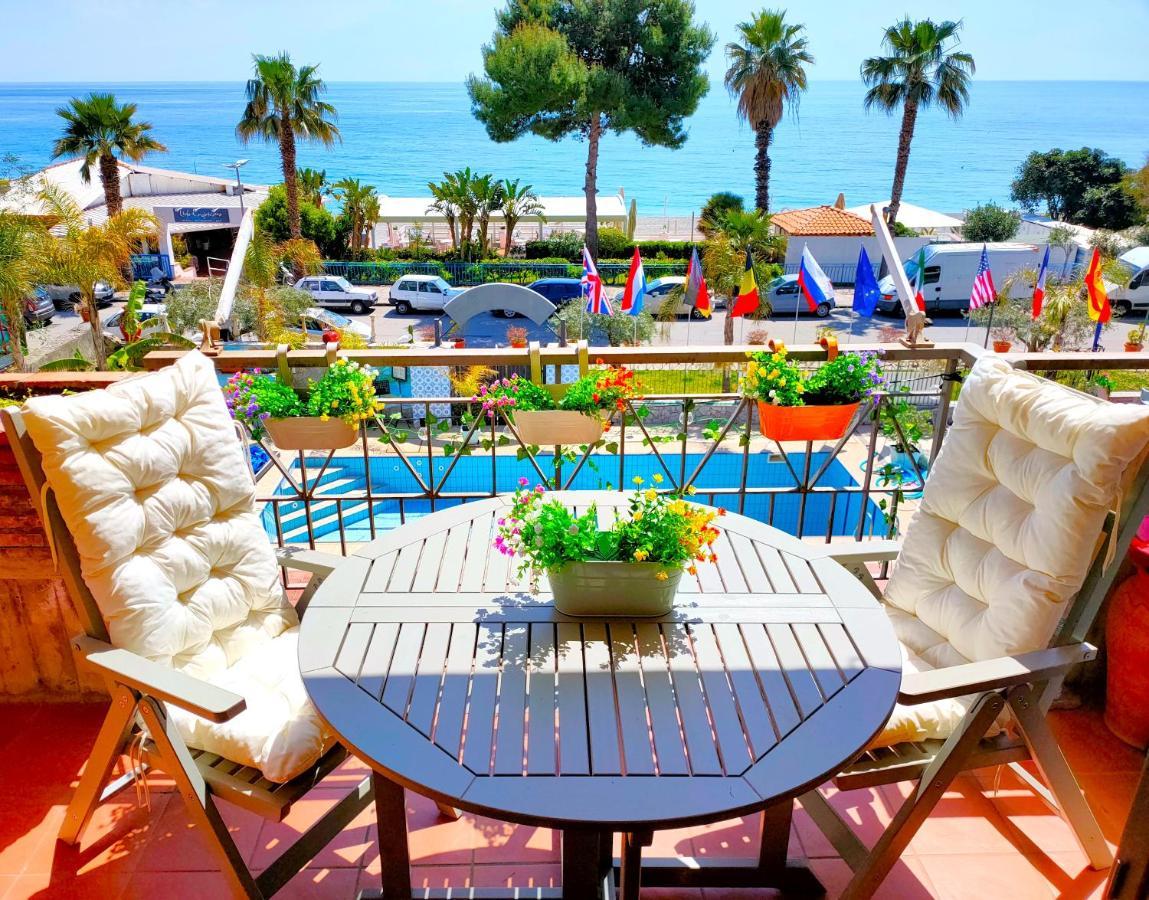 Апартаменти Taormina By The Sea Маццео Екстер'єр фото