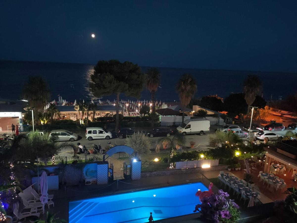 Апартаменти Taormina By The Sea Маццео Екстер'єр фото