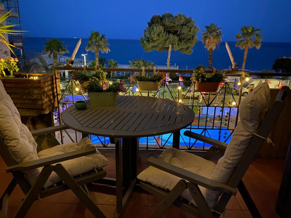 Апартаменти Taormina By The Sea Маццео Екстер'єр фото