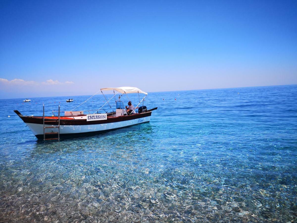 Апартаменти Taormina By The Sea Маццео Екстер'єр фото