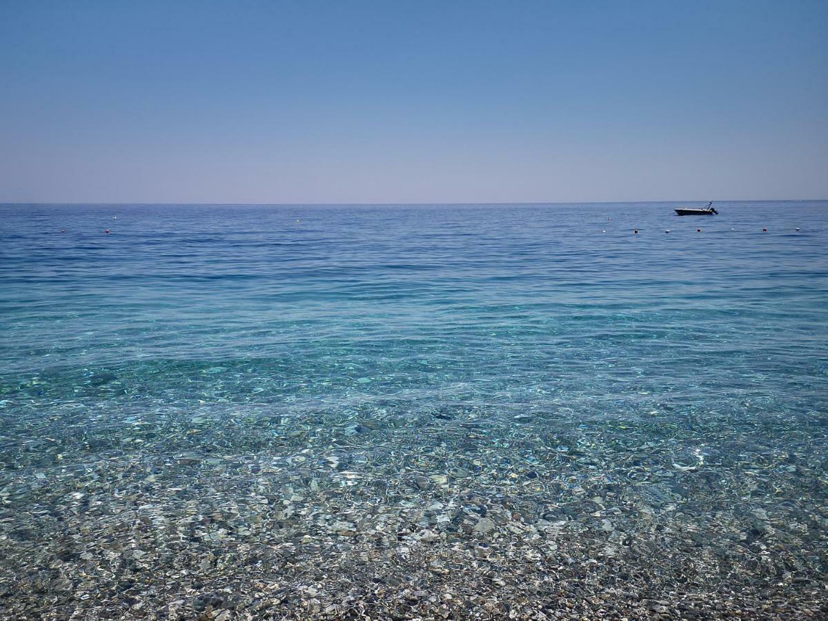 Апартаменти Taormina By The Sea Маццео Екстер'єр фото