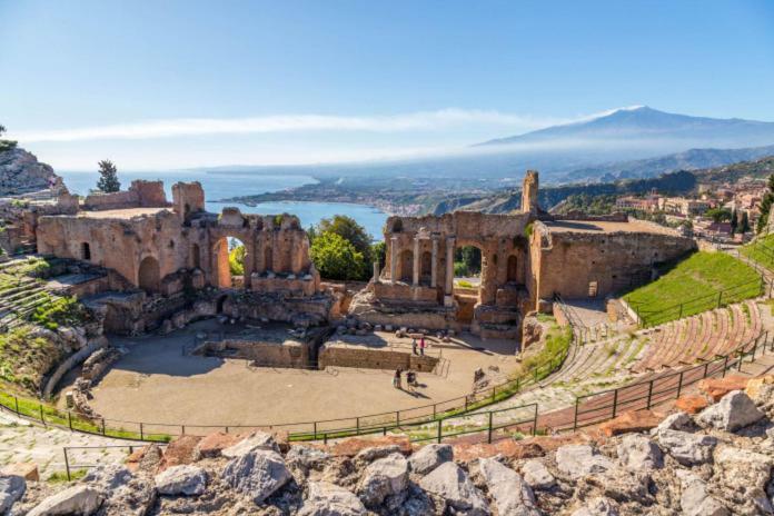 Апартаменти Taormina By The Sea Маццео Екстер'єр фото
