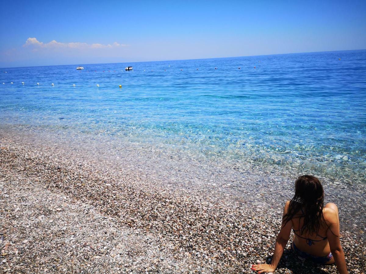 Апартаменти Taormina By The Sea Маццео Екстер'єр фото