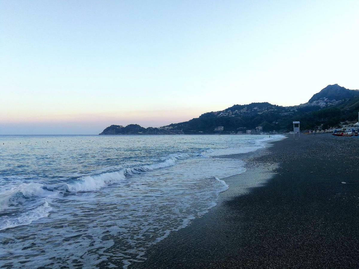 Апартаменти Taormina By The Sea Маццео Екстер'єр фото