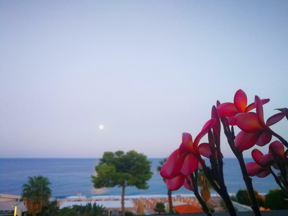 Апартаменти Taormina By The Sea Маццео Екстер'єр фото