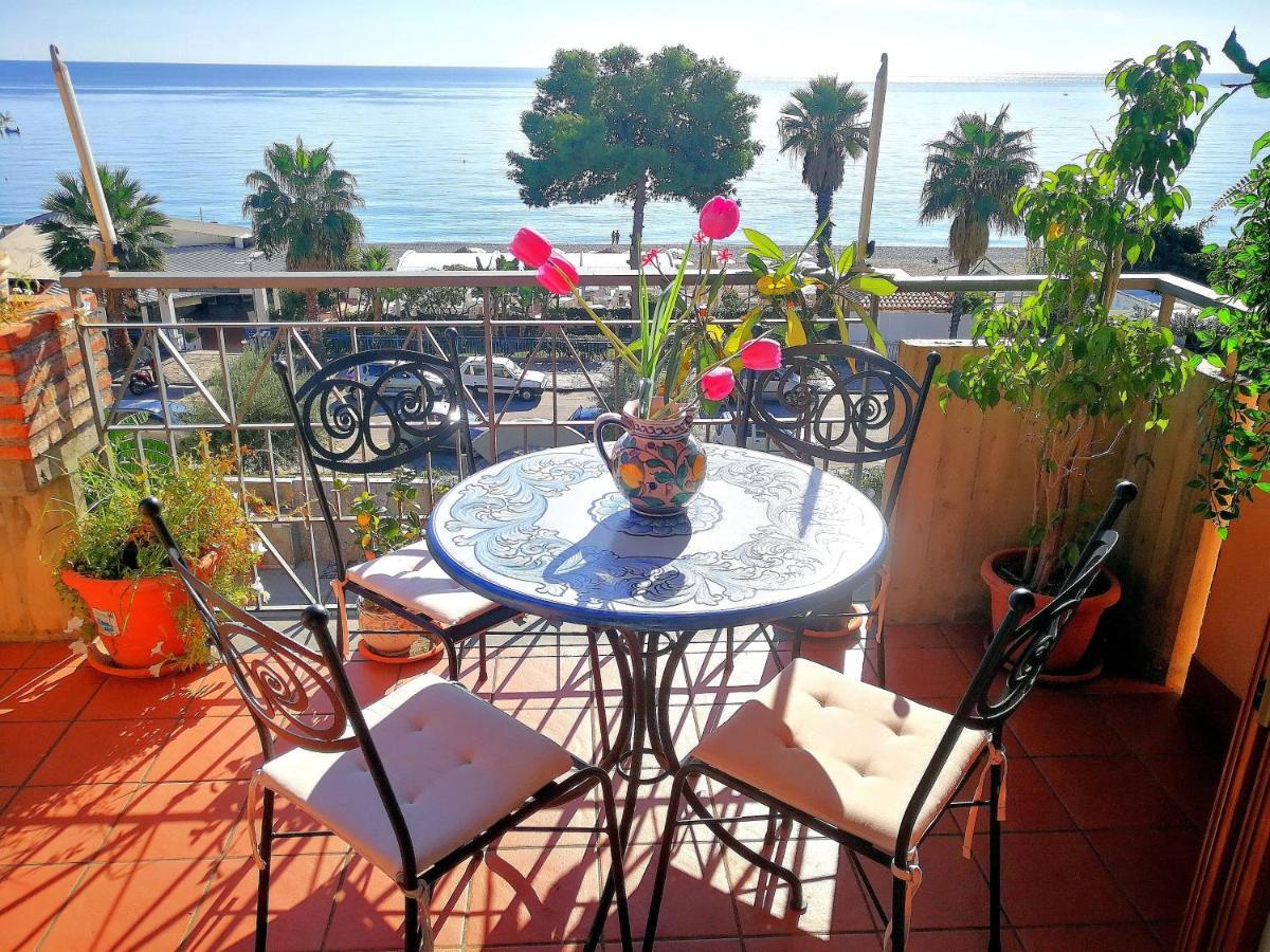 Апартаменти Taormina By The Sea Маццео Екстер'єр фото