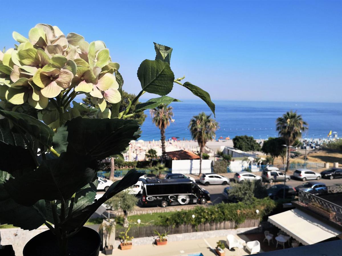Апартаменти Taormina By The Sea Маццео Екстер'єр фото